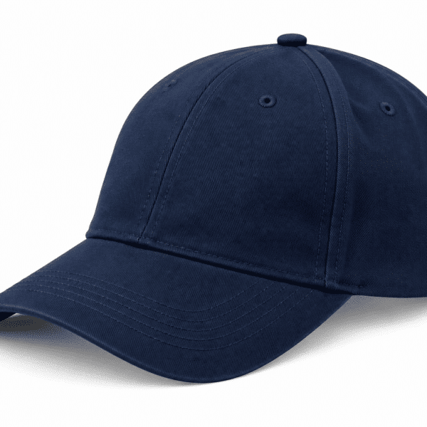 Casquette de baseball bleu marine unie avec visière courbée et œillets de ventilation.