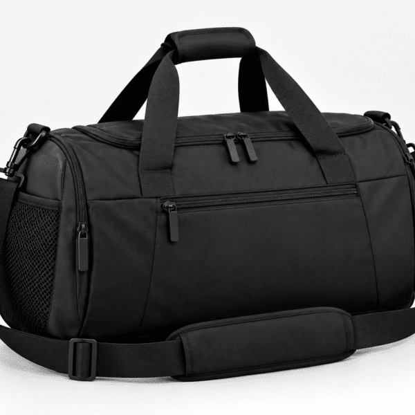 Sac de sport noir avec bandoulière réglable, poignées rembourrées et poche filet latérale sur fond blanc.